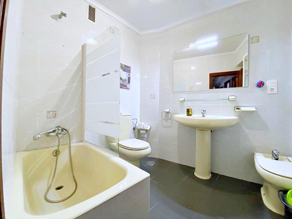 Apartamentos Milan 1 Wifi Y Parking Gratuito Oviedo Exterior foto
