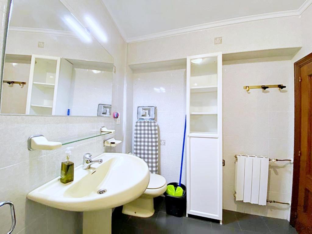 Apartamentos Milan 1 Wifi Y Parking Gratuito Oviedo Exterior foto