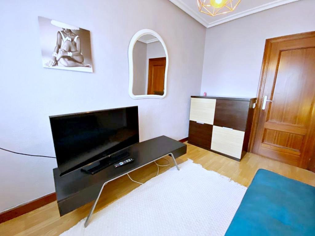 Apartamentos Milan 1 Wifi Y Parking Gratuito Oviedo Exterior foto